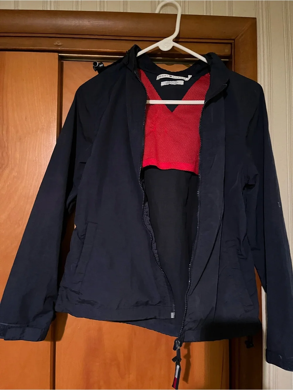 Men’s Tommy Hilfiger Navy Windbreaker with Red Liner Size MEDIUM